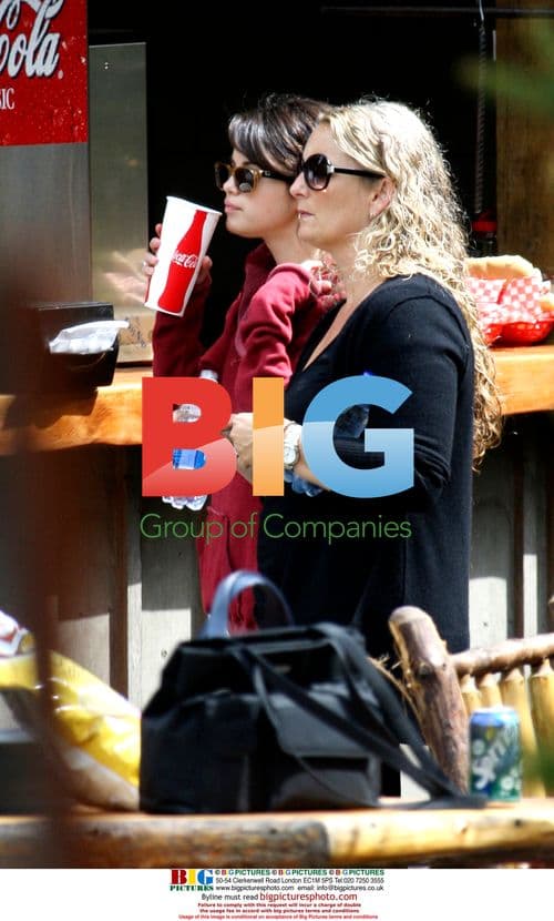 Selena Gomez and family visit Capilano Suspension Bridge