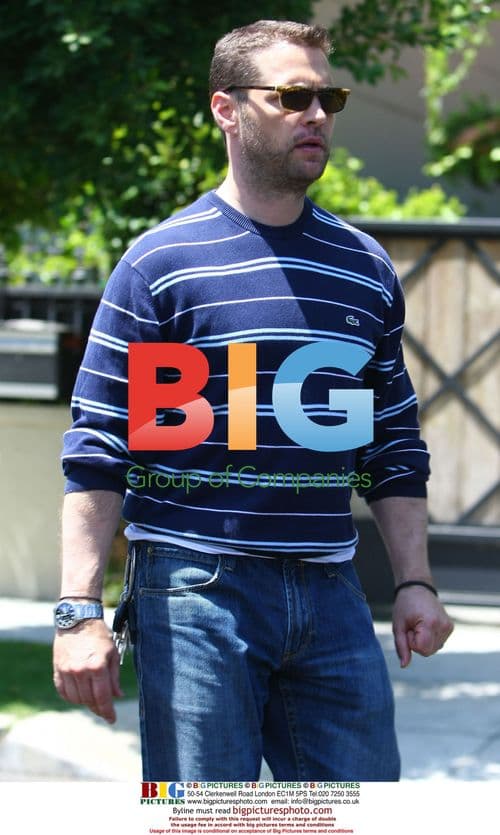 Jason Priestley and pregnant wife Naomi