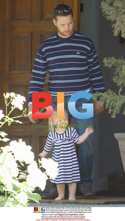 Jason Priestley and pregnant wife Naomi