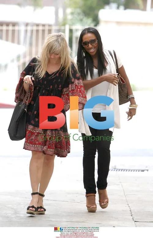 Alexandra Burke Gets Nails Done in LA