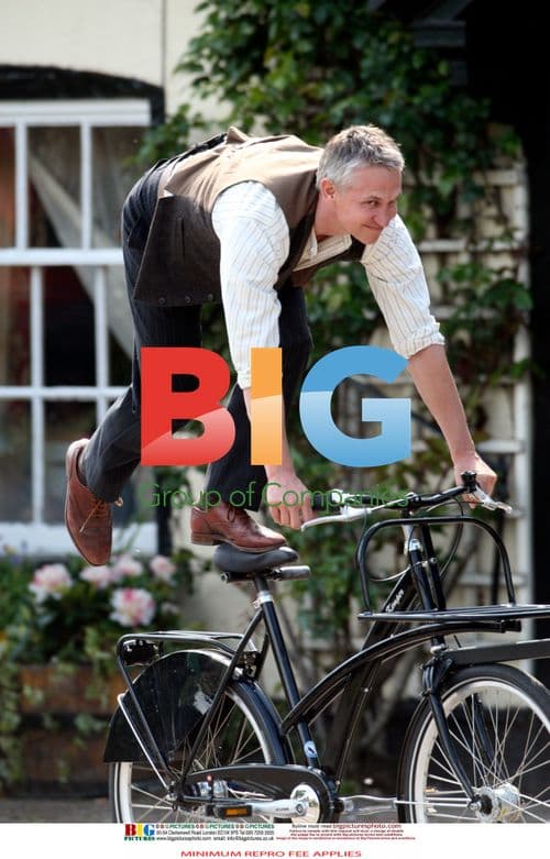 Cat Deeley and Gary Lineker Film Walkers Advert