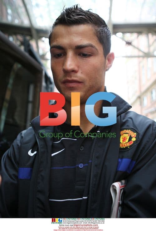 Manchester United players leave hotel after match