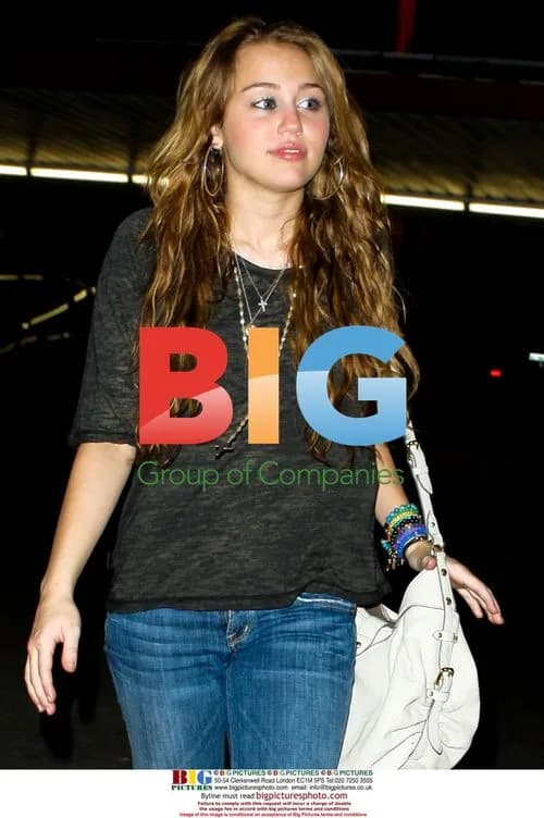Miley Cyrus grabs coffee at Starbucks