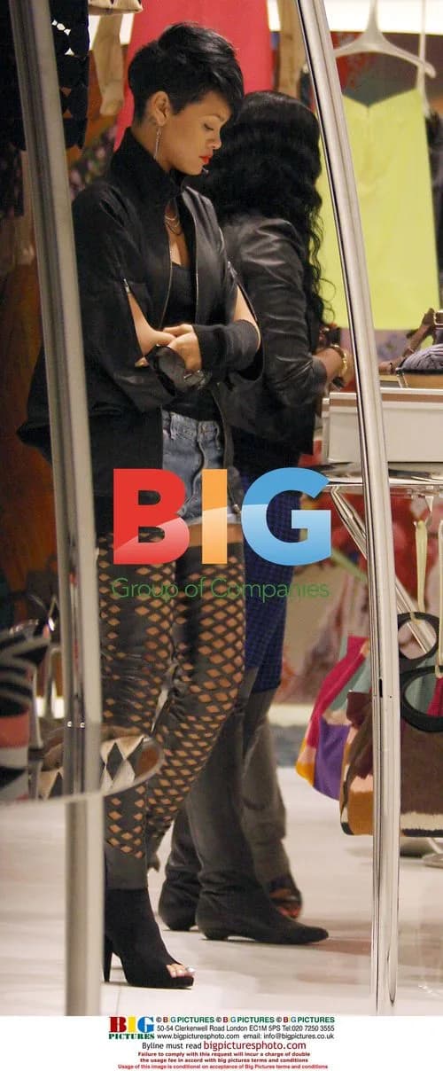 Rihanna Spotted Shopping in NYC
