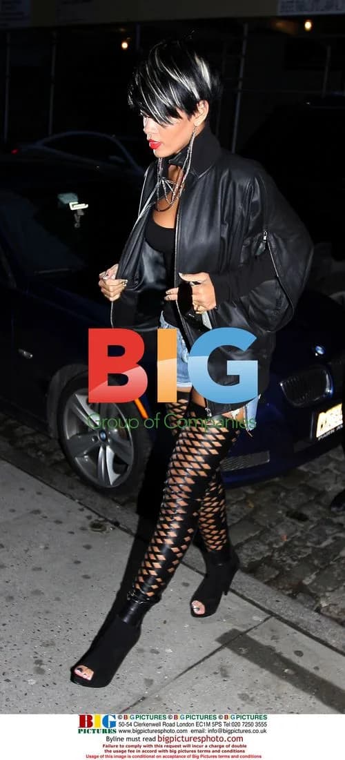 Rihanna Shopping in NYC