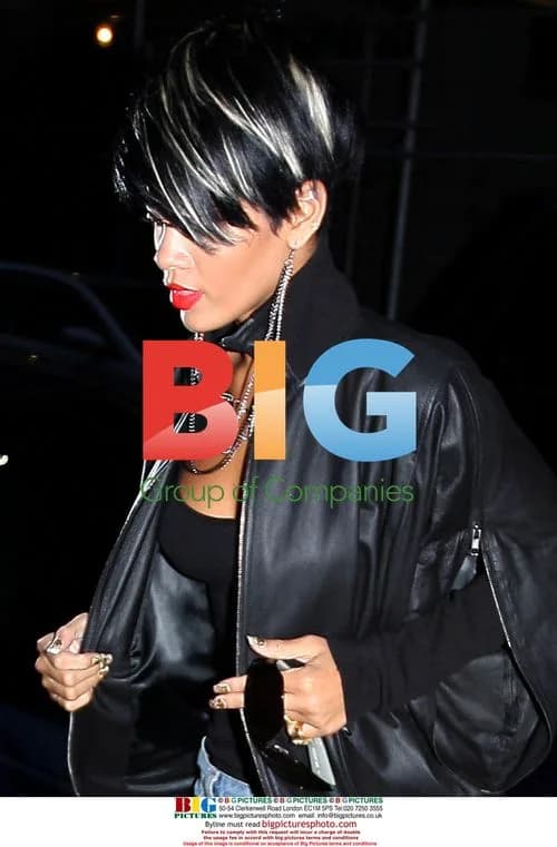 Rihanna Shopping in NYC