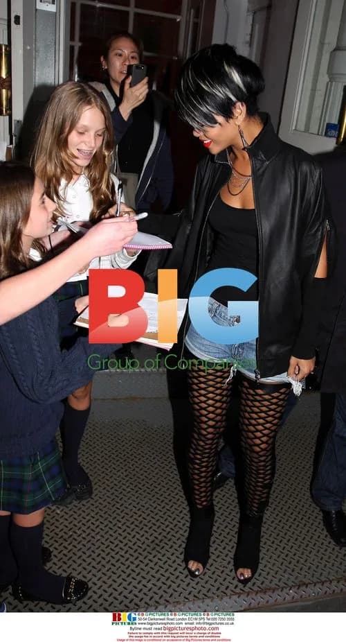 Rihanna Shopping in NYC