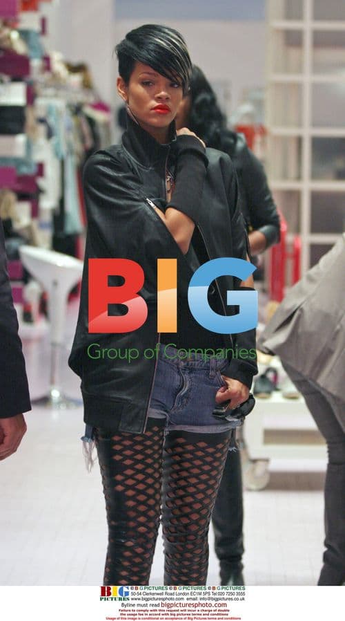 Rihanna shops in Soho, NYC