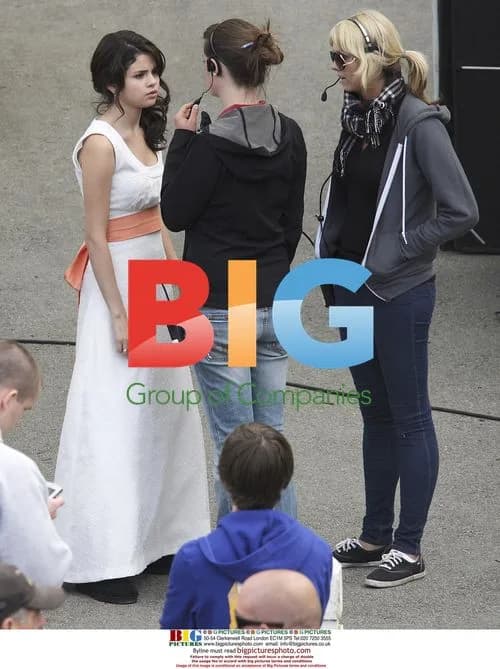 Selena Gomez and Joey King on 'Ramona and Beezus' set