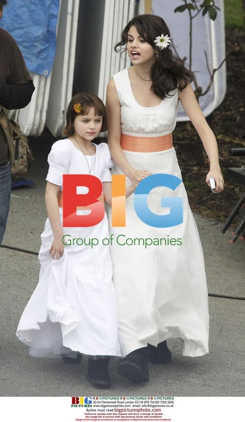 Selena Gomez and Joey King on 'Ramona and Beezus' set