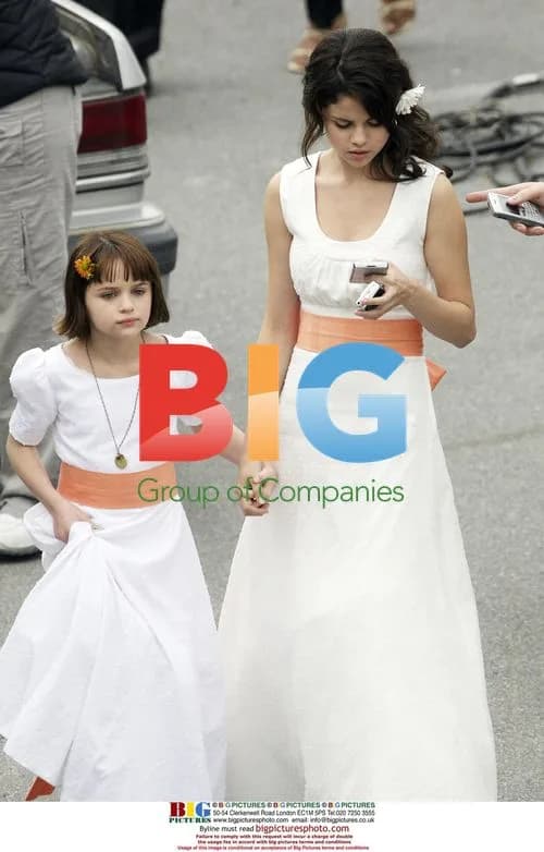 Selena Gomez and Joey King on 'Ramona and Beezus' set