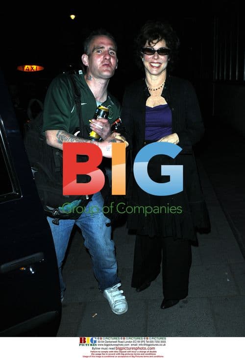 Ruby Wax entertains passerby at Mayfair Hotel