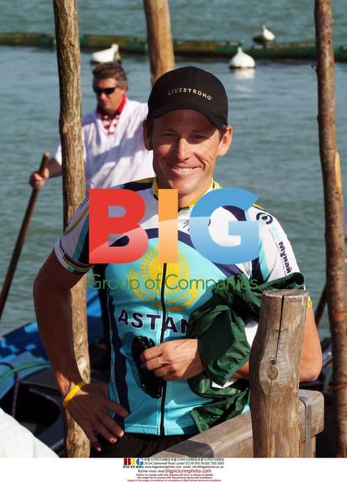 Lance Armstrong takes gondola ride with cyclists in Venice