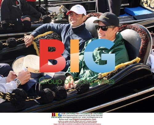 Lance Armstrong and cyclists ride gondola in Venice