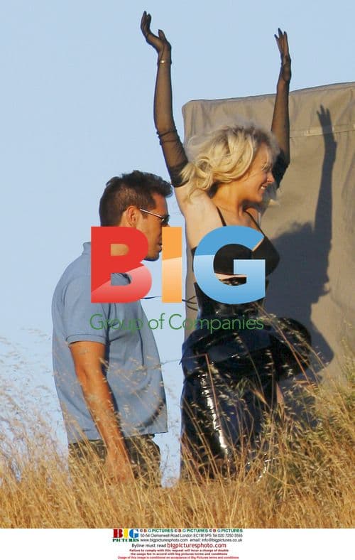 Lindsay Lohan Undresses After Photo Shoot