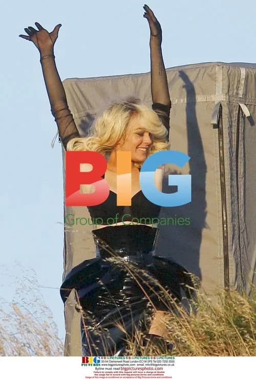 Lindsay Lohan Undresses After Marilyn Photoshoot