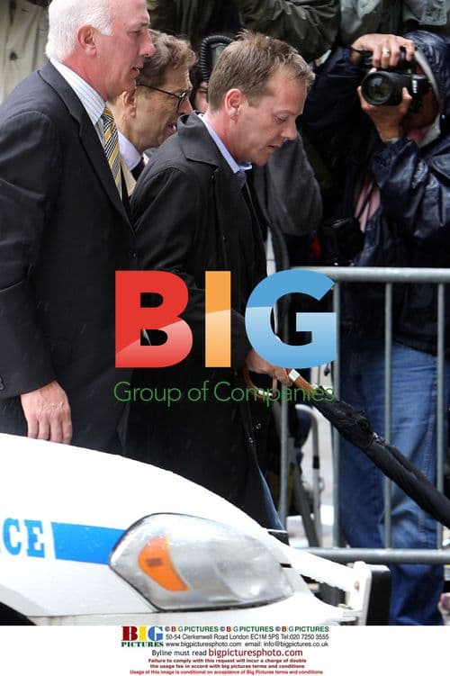 Kiefer Sutherland turns himself in to NYC police