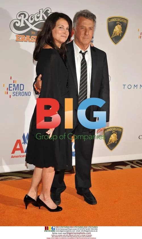 Lisa Hoffman and Dustin Hoffman at Race To Erase MS