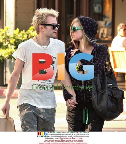 Avril Lavigne and Husband Leaving Grocery Store