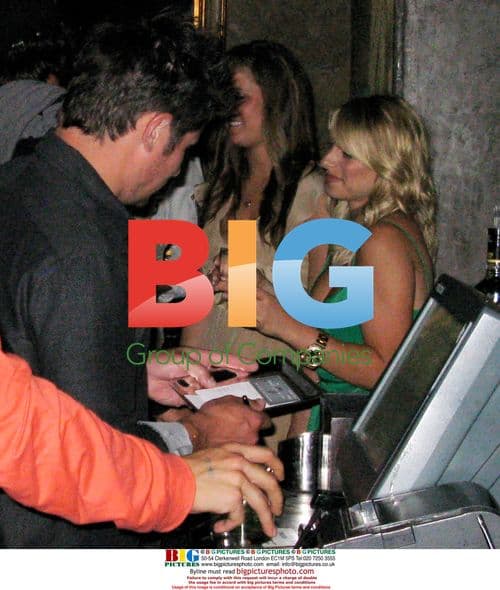 Nick Lachey pays bill at Hollywood club