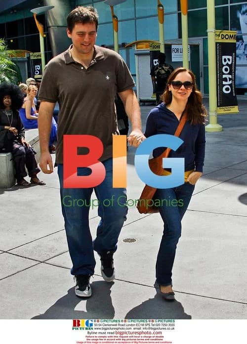 Christina Ricci hides engagement ring