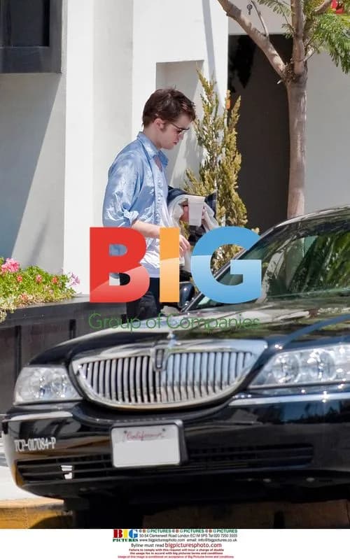 Robert Pattinson Heads to Casting Call in Venice