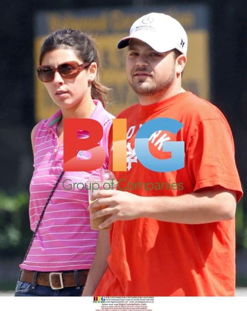 Jamie-Lynn Sigler and Jerry Ferrara get coffee