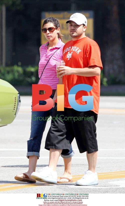 Jamie-Lynn Sigler and Jerry Ferrara get coffee