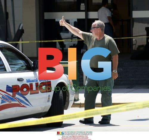 Bomb squad dismantles package in Miami