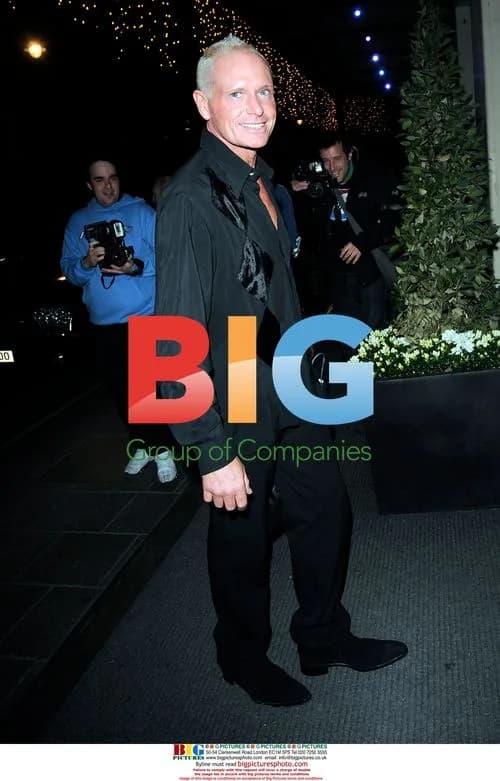 Paul Gascoigne Returns to Hotel in London