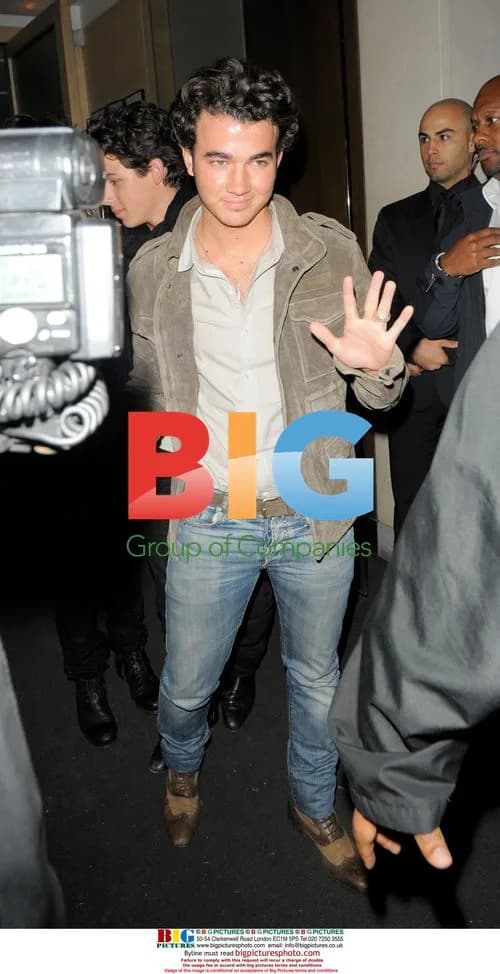 The Jonas Brothers leave Nobu in London