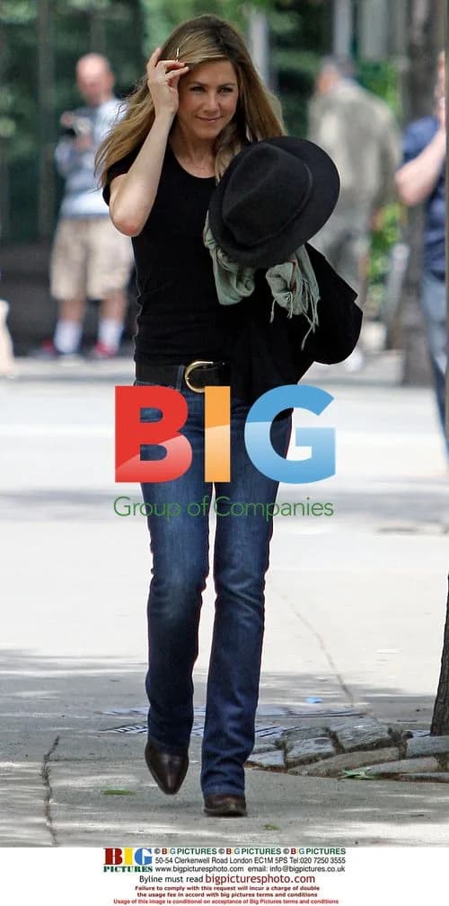 Jennifer Aniston on set of 'The Baster' in Brooklyn