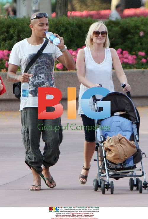 Emma Bunton and friends vacation in Orlando