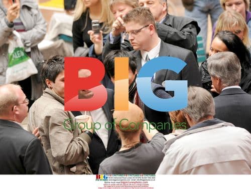 Paul Potts Surprises Shoppers with Performance