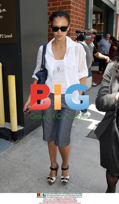 Jessica Alba Receives Parking Tickets in Beverly Hills
