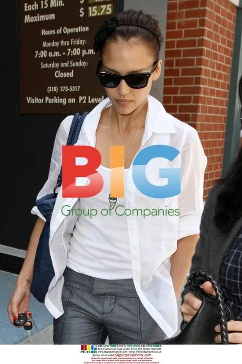 Jessica Alba Gets Parking Tickets in Beverly Hills