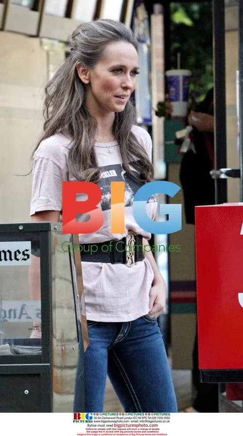 Jennifer Love Hewitt and Jamie Kennedy at Taco Bell