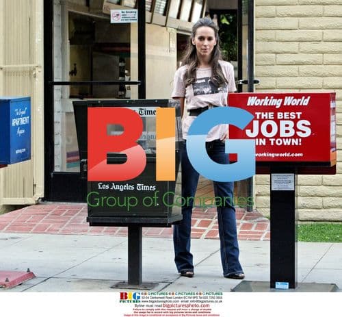 Jennifer Love Hewitt and Jamie Kennedy at Taco Bell