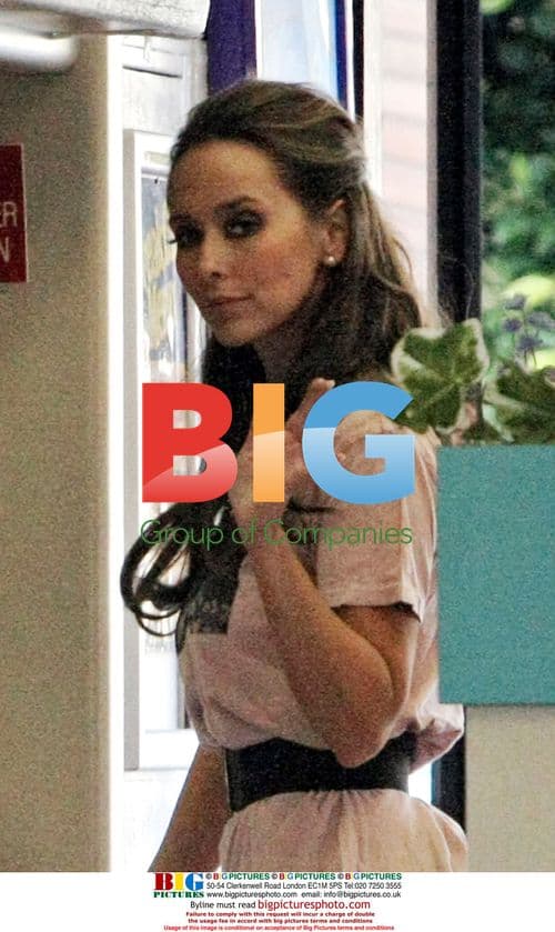 Jennifer Love Hewitt and Jamie Kennedy at Taco Bell