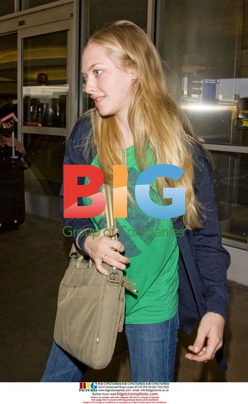 Amanda Seyfried Arrives at LAX