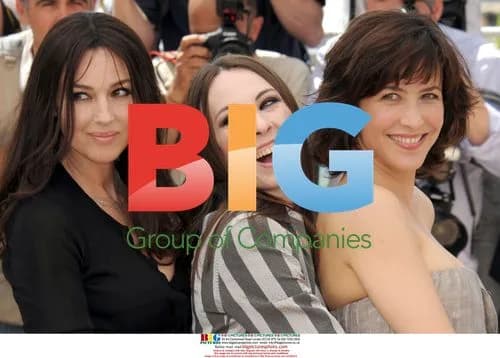 Cannes 2009 Photocall for 'Ne Te Retourne Pas'