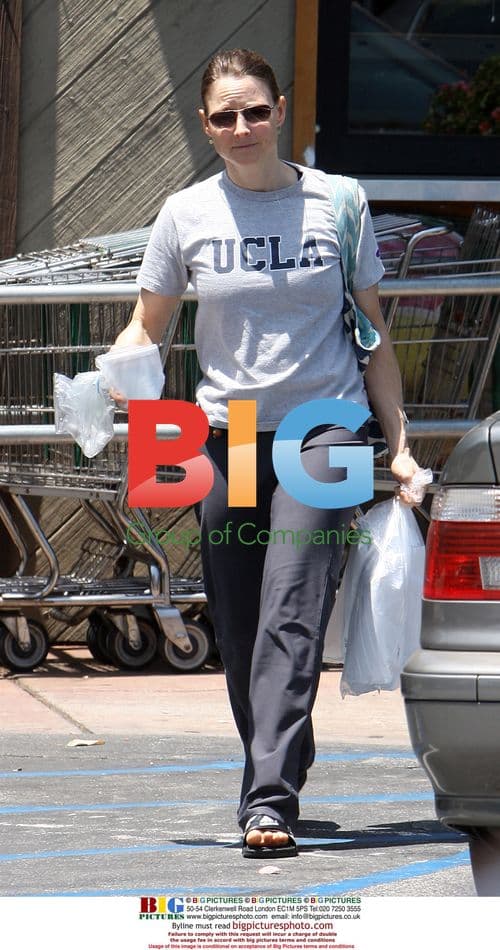 Jodie Foster Picks Up Lunch in Beverly Glen