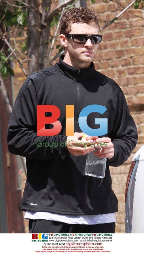 Justin Timberlake enjoys apple in NYC
