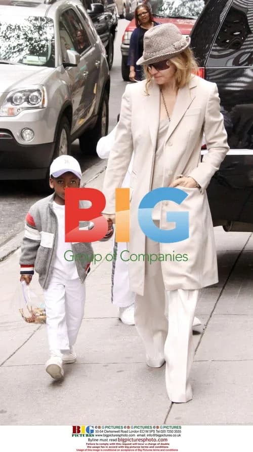 Madonna & Davd Banda at Kabbalah Center