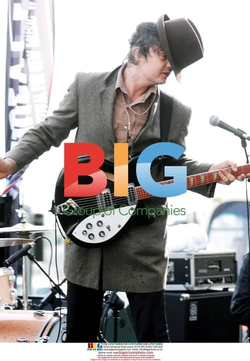 Pete Doherty pretends to dive at secret gig