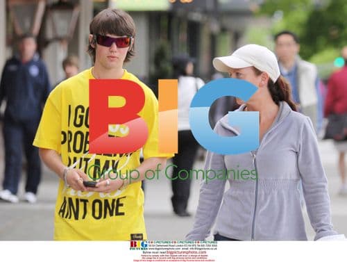 Cameron Bright out with Mom in Vancouver