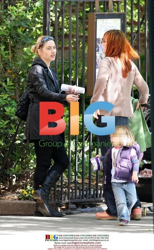 Kate Winslet chatting with friends in NYC