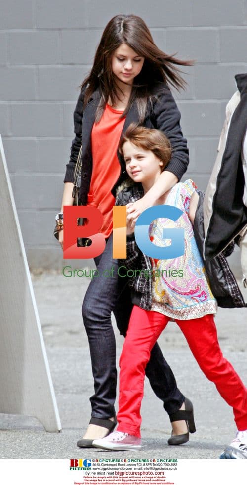 Twilight stars Selena Gomez and Joey King shop with Joey's Grandma