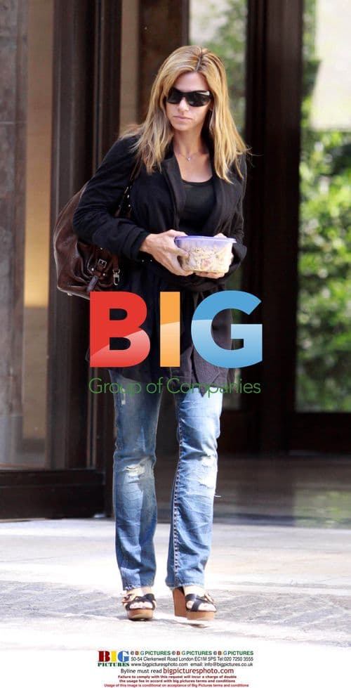 Alex Rodriguez out with ex-wife and daughter