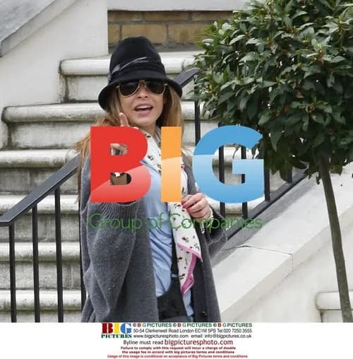 Elen Rives Spotted Outside Home
